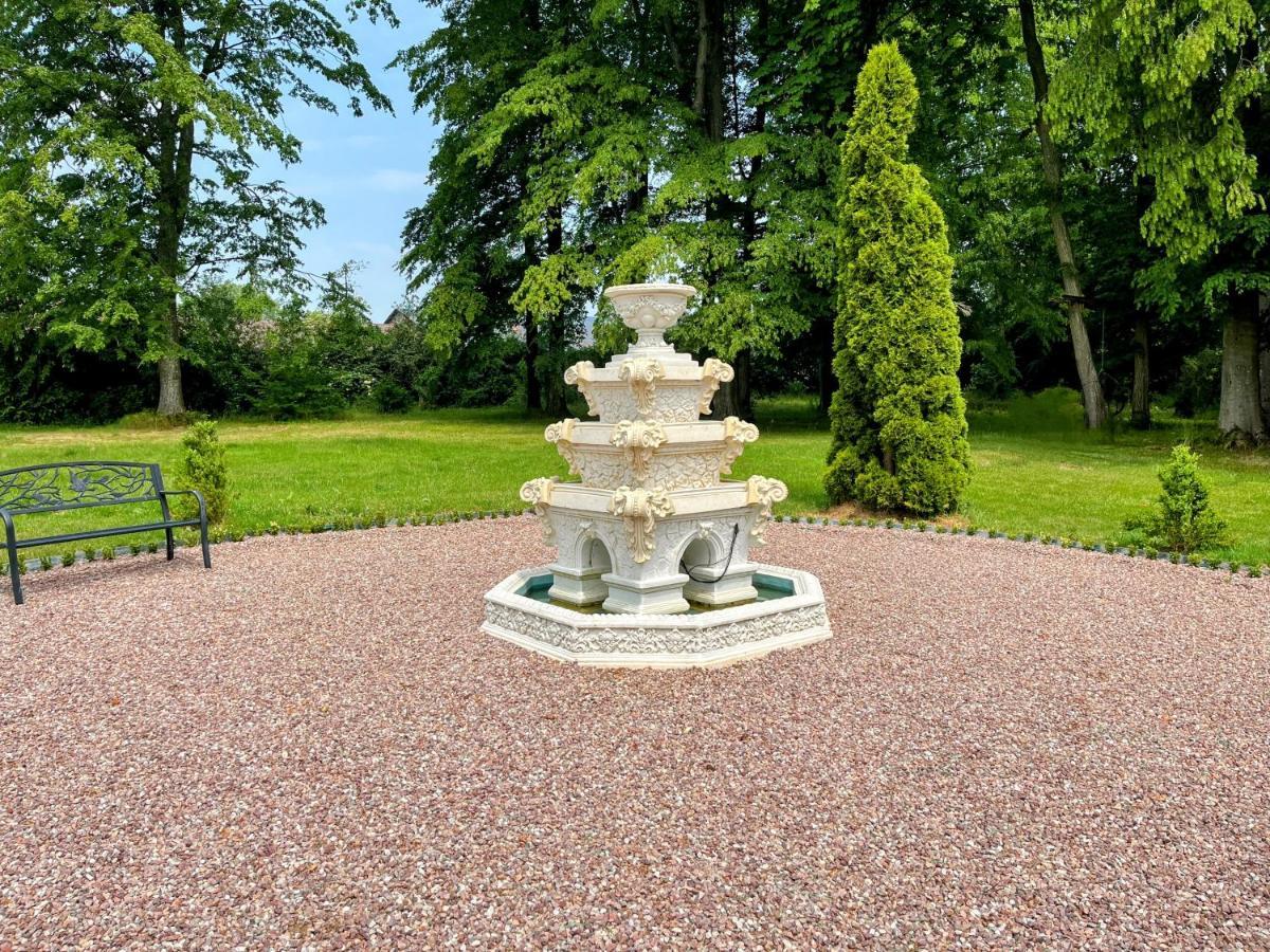 Chateau De Moliens Exterior photo